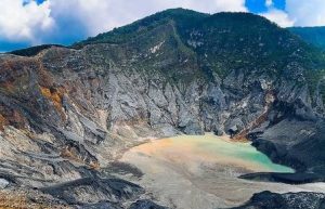 tangkuban perahu